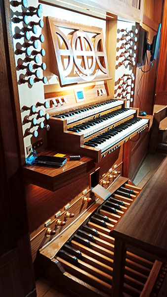 Claviers De L'orgue De L'&eacute;glise Notre Dame De Royan Monument Historique
