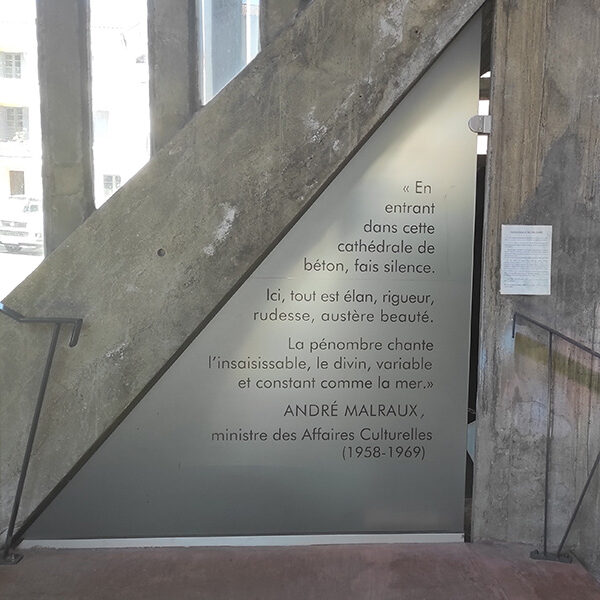 Royan &eacute;glise Notre Dame Plaque 1