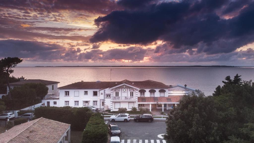 Beach hôtel - le grand chalet à Ronce-les-Bains